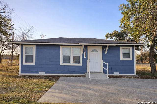 913 Houston - Photo 1