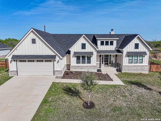 112 Magnolia - Photo 1