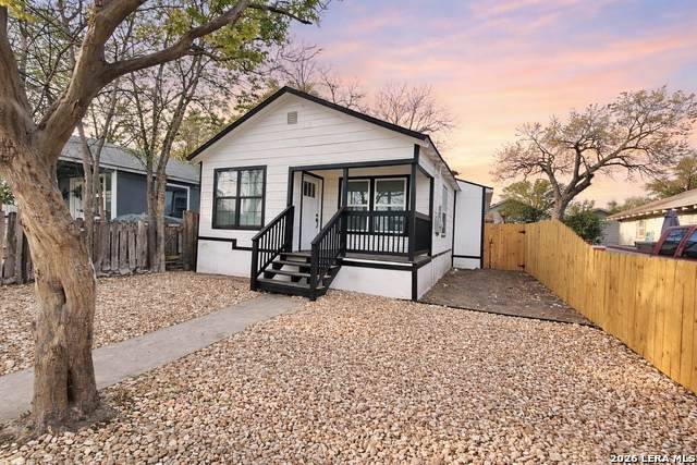 215 Lubbock - Photo 1