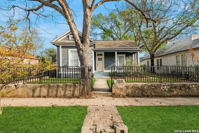 419 Woodlawn - Photo 1