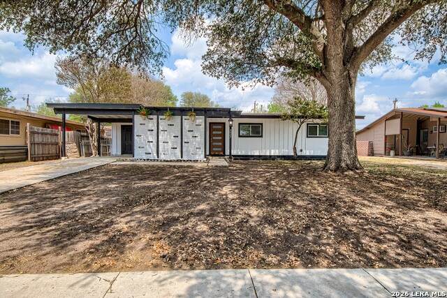 5027 Village Crst - Photo 1