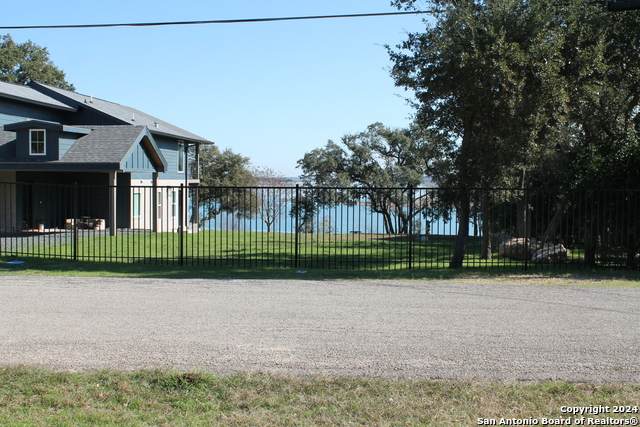 895 Lakebreeze Drive - Photo 1