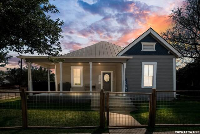 930 Hays - Photo 1