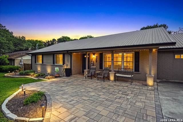 877 Twin Oaks - Photo 1