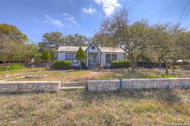 499 Lakeway - Photo 1
