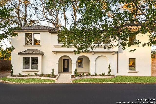 417 Hildebrand - Photo 1