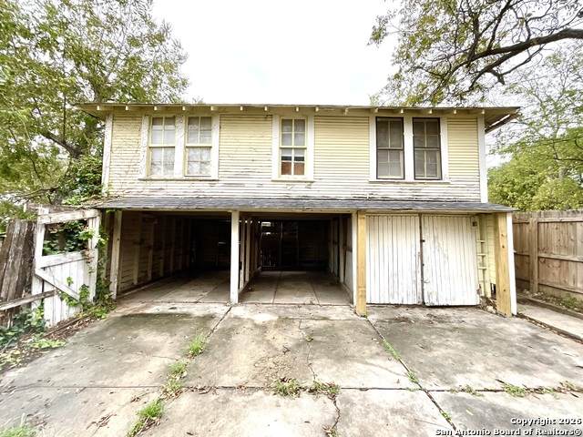 810 Magnolia - Photo 1