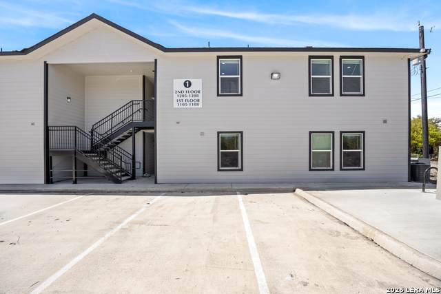 138 Ware - Photo 1