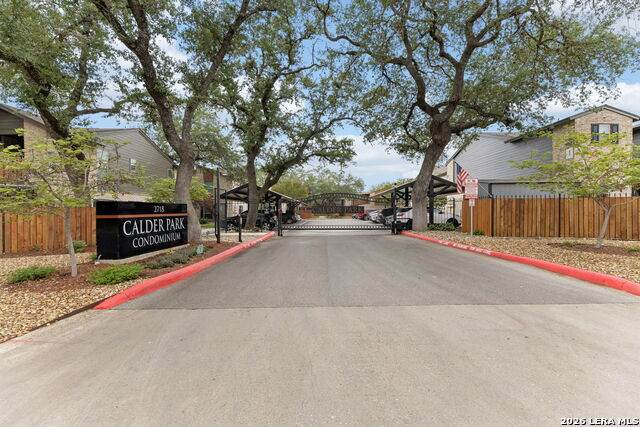 2718 Old Field Dr - Photo 1