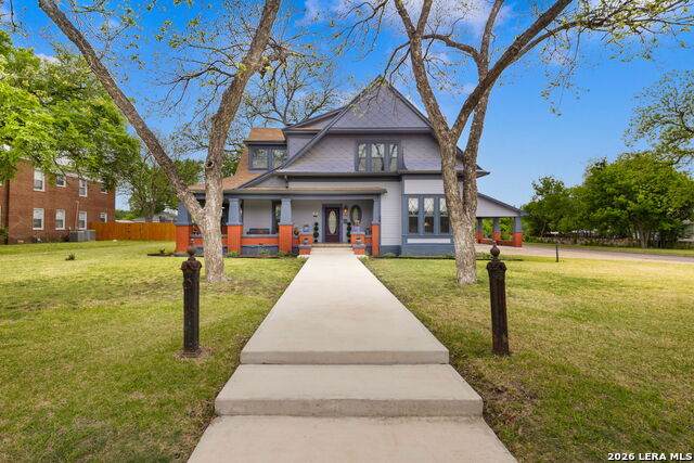 1102 College St. - Photo 1
