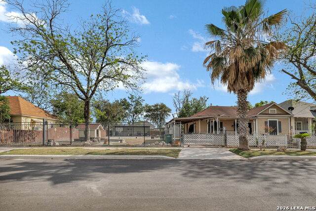1518 Travis - Photo 1