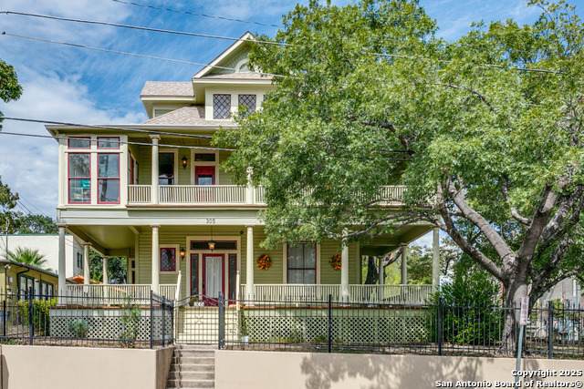 305 Ashby Pl - Photo 1