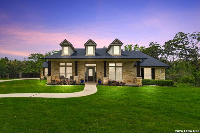 142 Carriage Ct - Photo 1