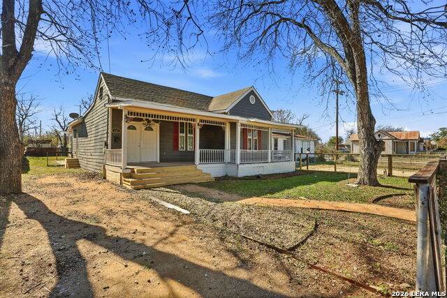 202 Helena St - Photo 1