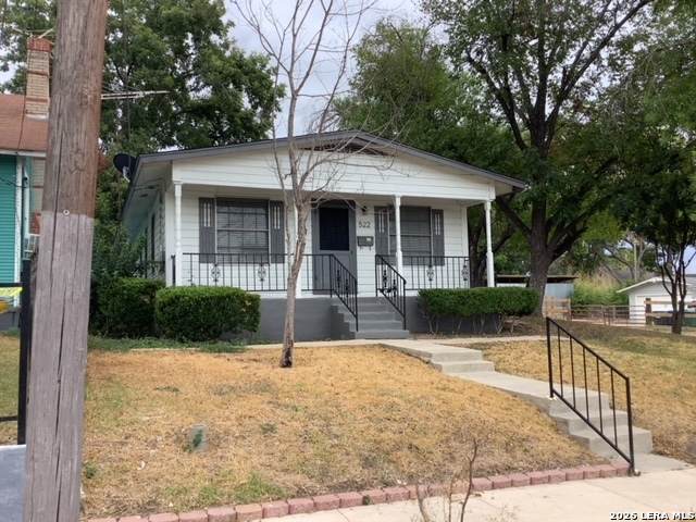 522 Hollywood Ave - Photo 1