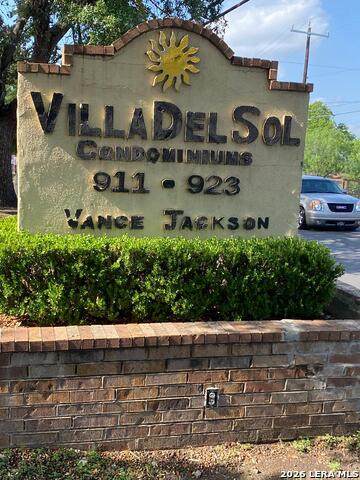 911 Vance Jackson - Photo 1