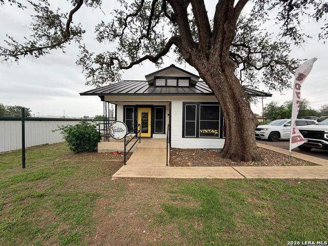 415 Goodwin St - Photo 1