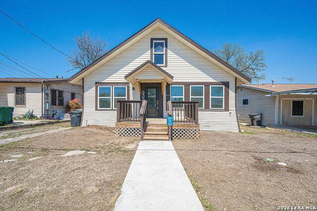 635 El Monte Blvd - Photo 1