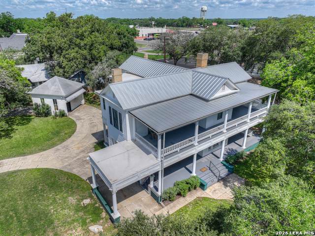 214 Pecan Ave - Photo 1