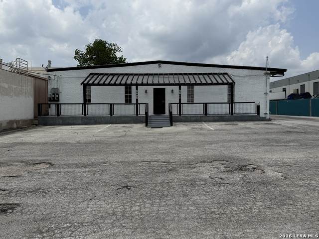 9809 Mccullough Ave - Photo 1