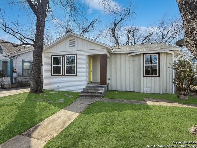 146 Roslyn Ave - Photo 1