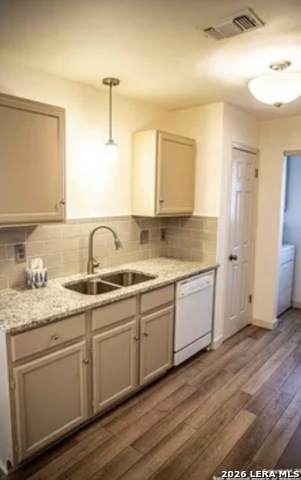 601 Thelma Dr - Photo 1