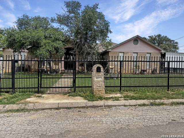 1103 Hidalgo St - Photo 1