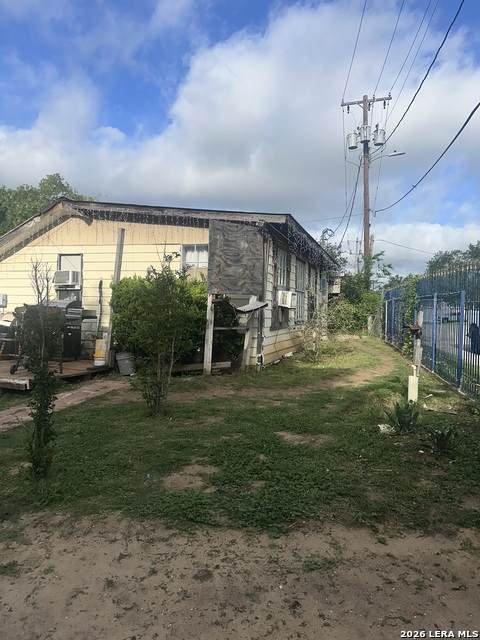 517 Avenue K - Photo 1