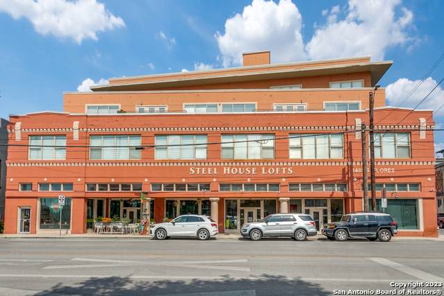 1401 Flores St - Photo 1
