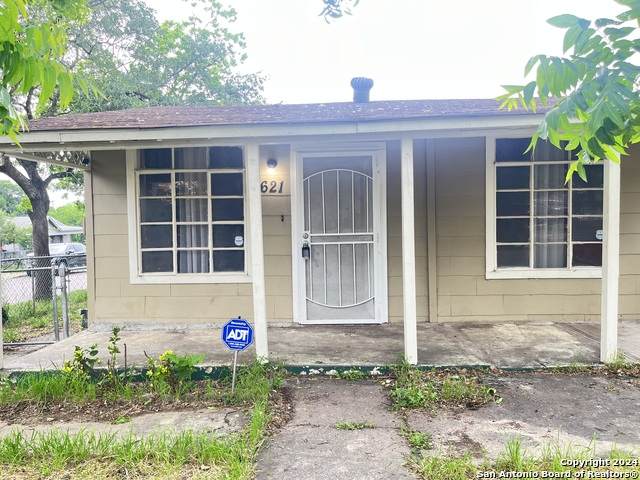 621 Elmendorf - Photo 1