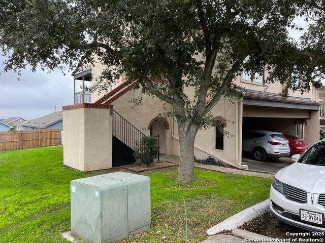 6100 Woodlake Pkwy - Photo 1