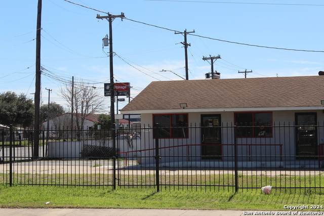 1707 S General Mcmullen Dr - Photo 1
