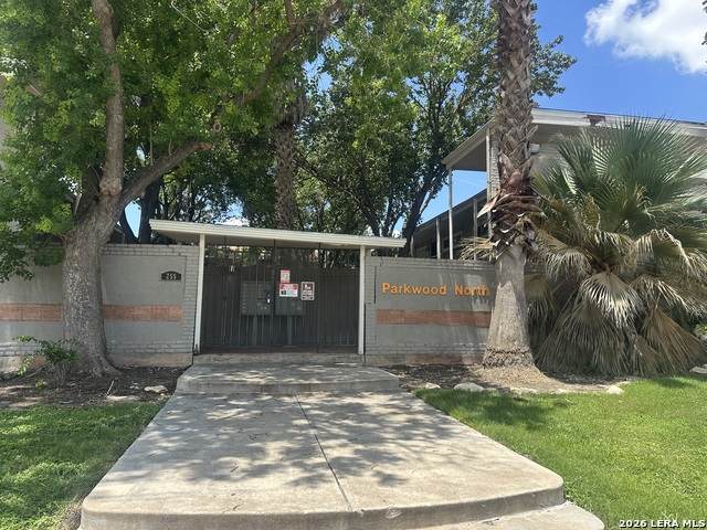 255 Rampart - Photo 1