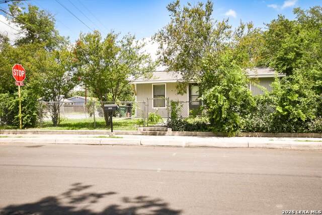 1263 Chalmers - Photo 1