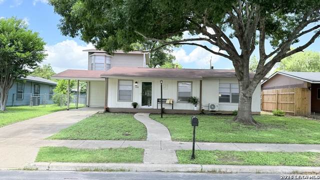 1439 Peterson Ave - Photo 1