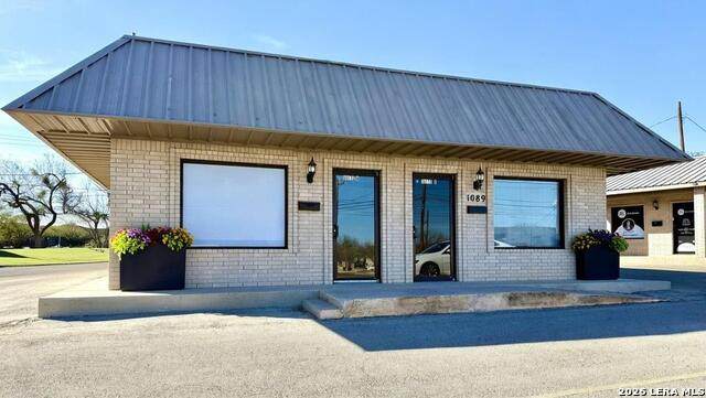 1089 Del Rio Blvd - Photo 1