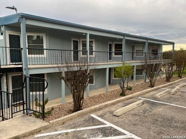 943 Parkview - Photo 1