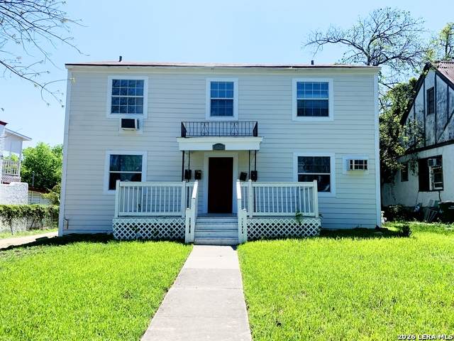1524 Woodlawn Ave - Photo 1