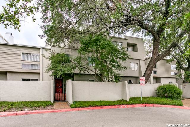 3102 Eisenhauer - Photo 1