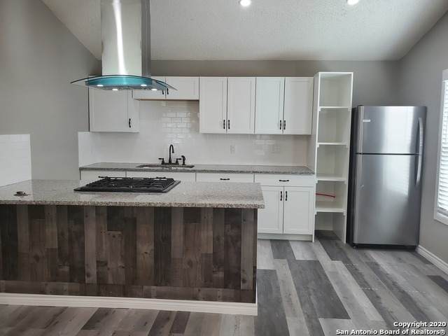 1024 Woodlawn - Photo 1