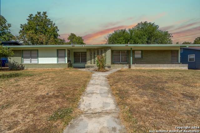 131 Brettonwood Dr - Photo 1