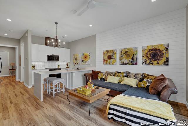 1208 Academy Ave - Photo 1
