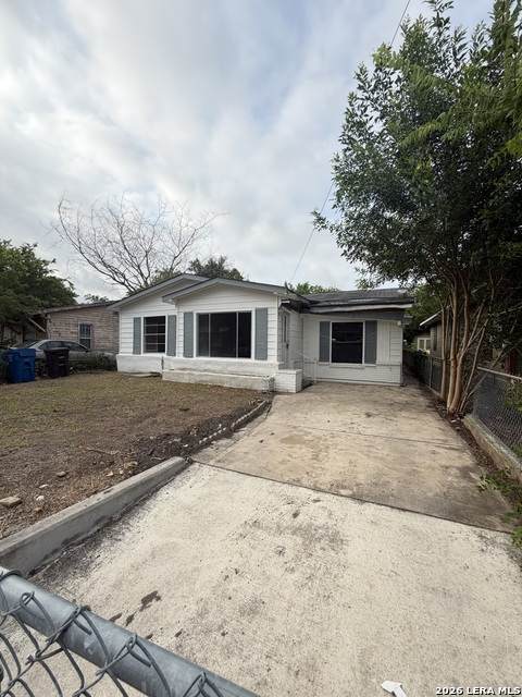 662 Brunswick Blvd - Photo 1