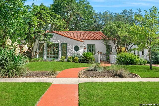 233 Hollywood Ave - Photo 1