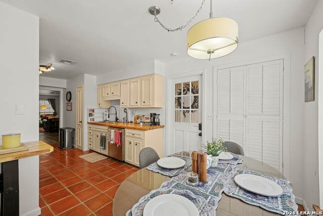 7926 Broadway - Photo 1