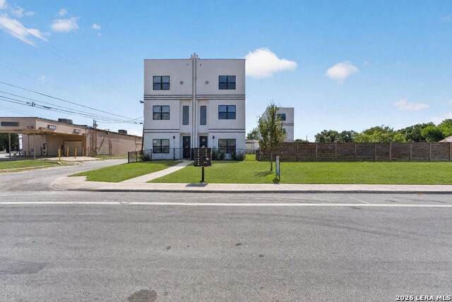 1735 Gramercy Pl - Photo 1