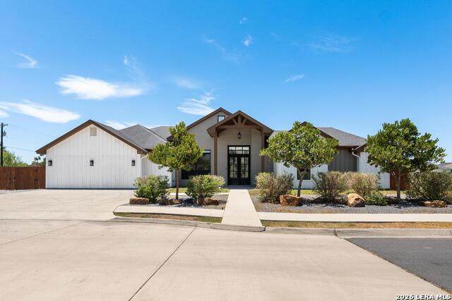 1426 Jocelyn Cir - Photo 1