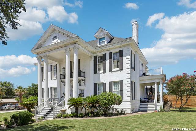 421 Howard St - Photo 1
