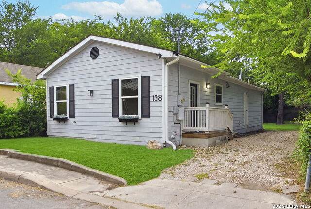138 Hess St - Photo 1