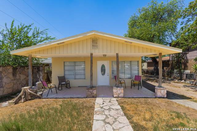 819 Comal - Photo 1